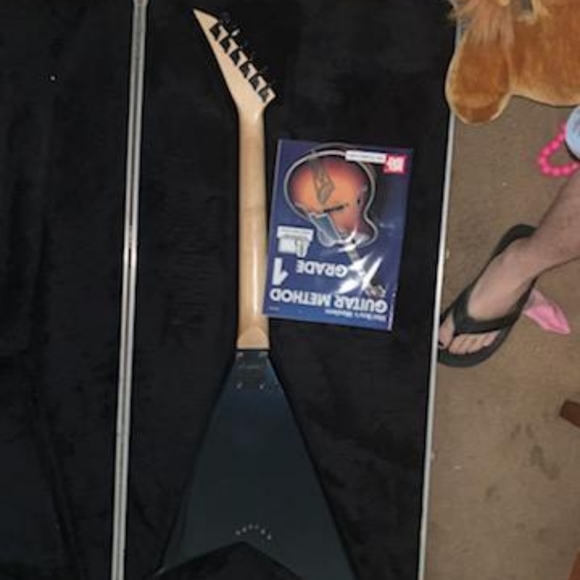 Jackson electric guitar with amp - Picture 2 of 3